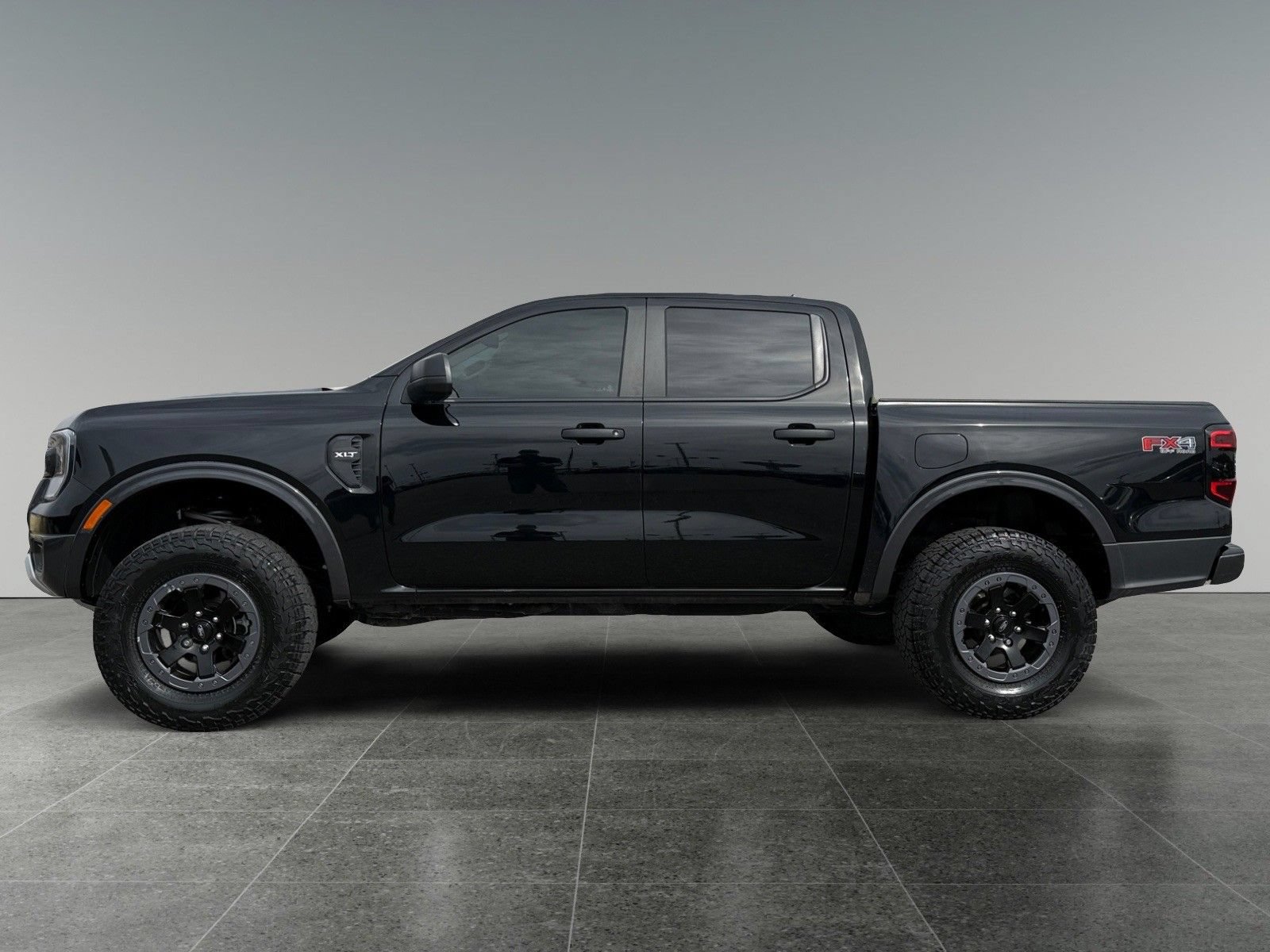 Used 2024 Ford Ranger XLT w/ FX4 Off-Road Package AWD/4WD image 2