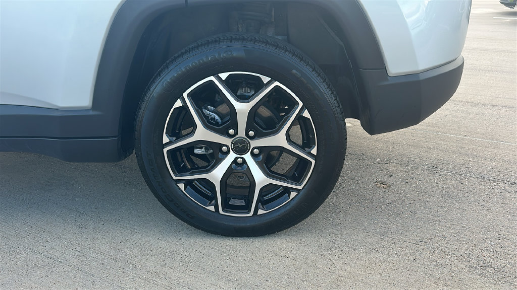 Used 2025 Jeep Compass Limited AWD/4WD image 17