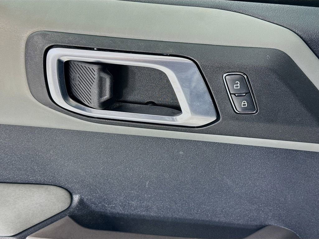 Used 2022 Ford Bronco Badlands image 11