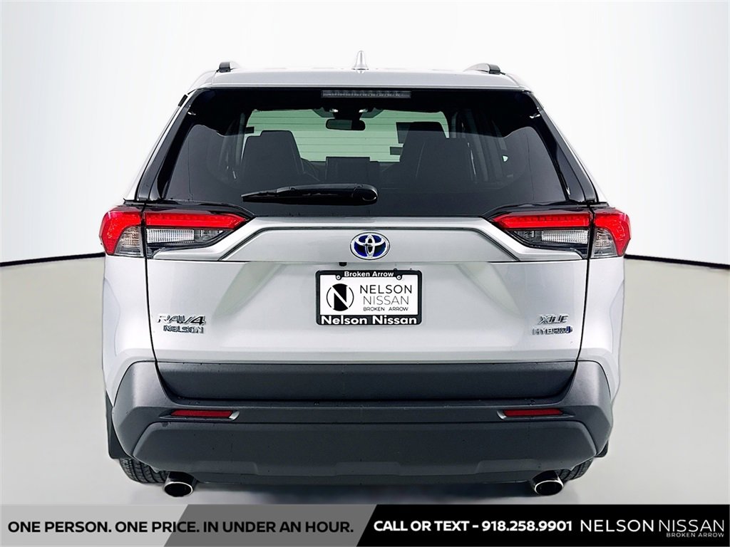 Used 2022 Toyota RAV4 XLE Premium image 6
