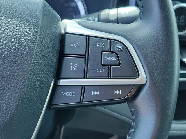 Used 2024 Toyota Highlander LE FWD image 20