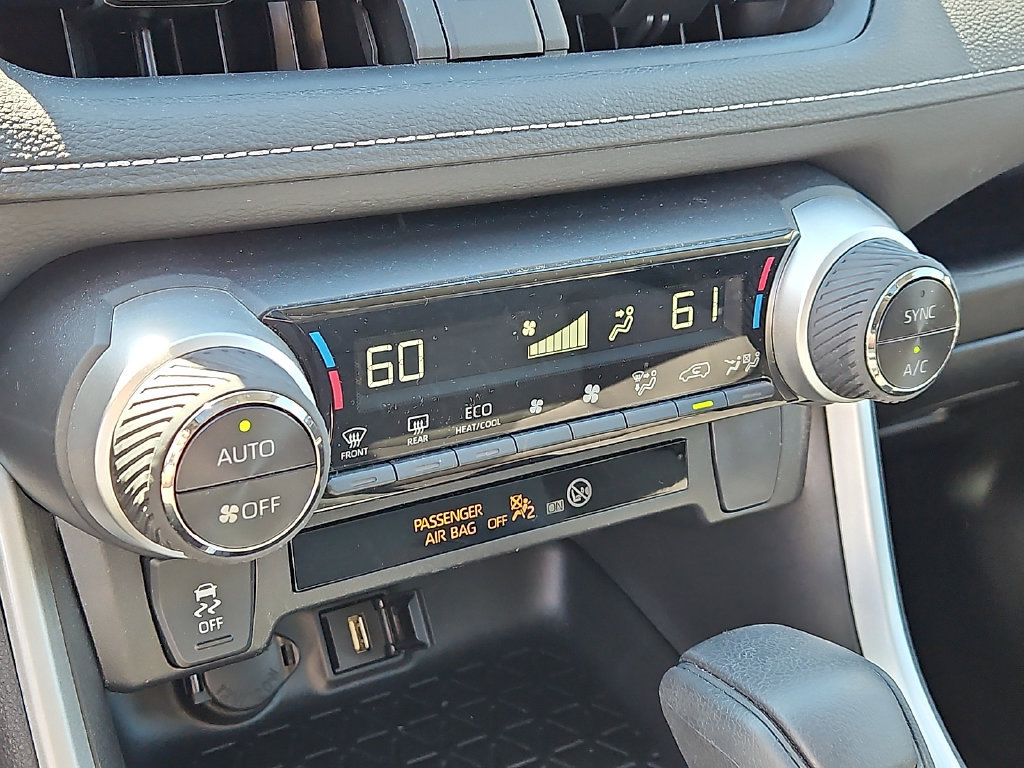 Used 2022 Toyota RAV4 XLE w/ Convenience Package AWD/4WD image 17