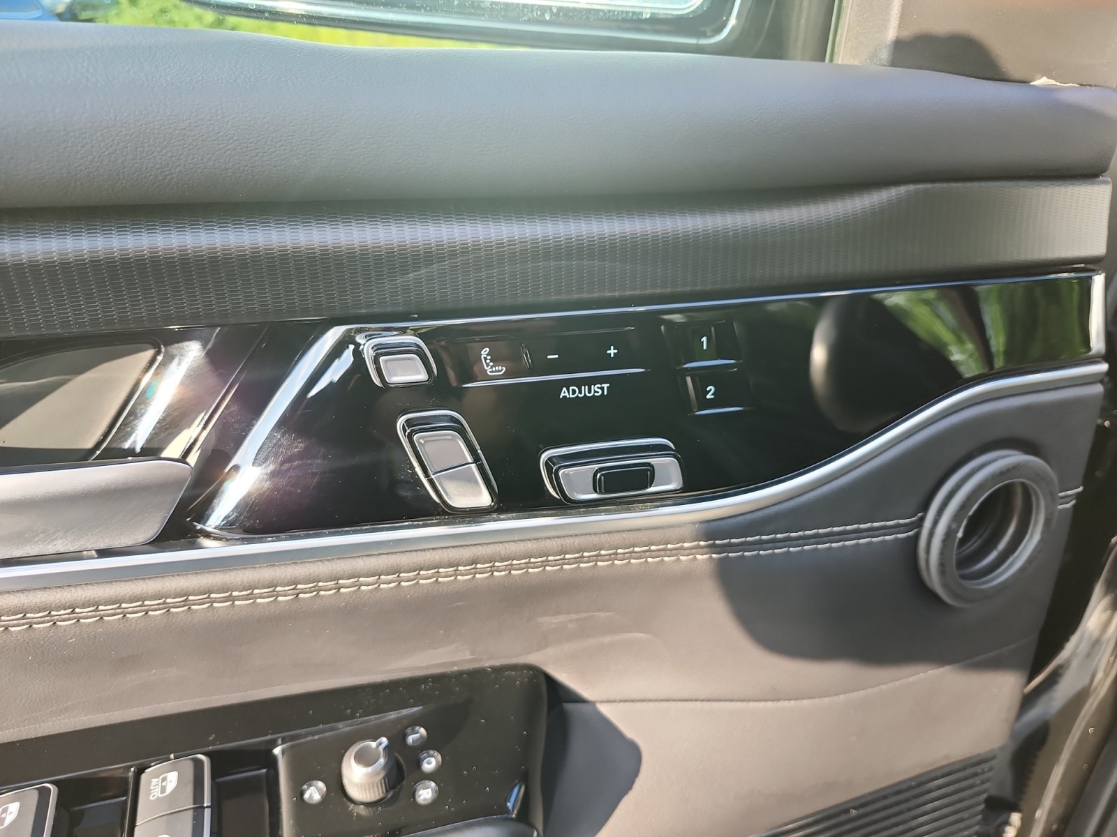 Used 2025 Jeep Grand Wagoneer L Series II Obsidian w/ Quick Order Packagew 28T AWD/4WD image 20