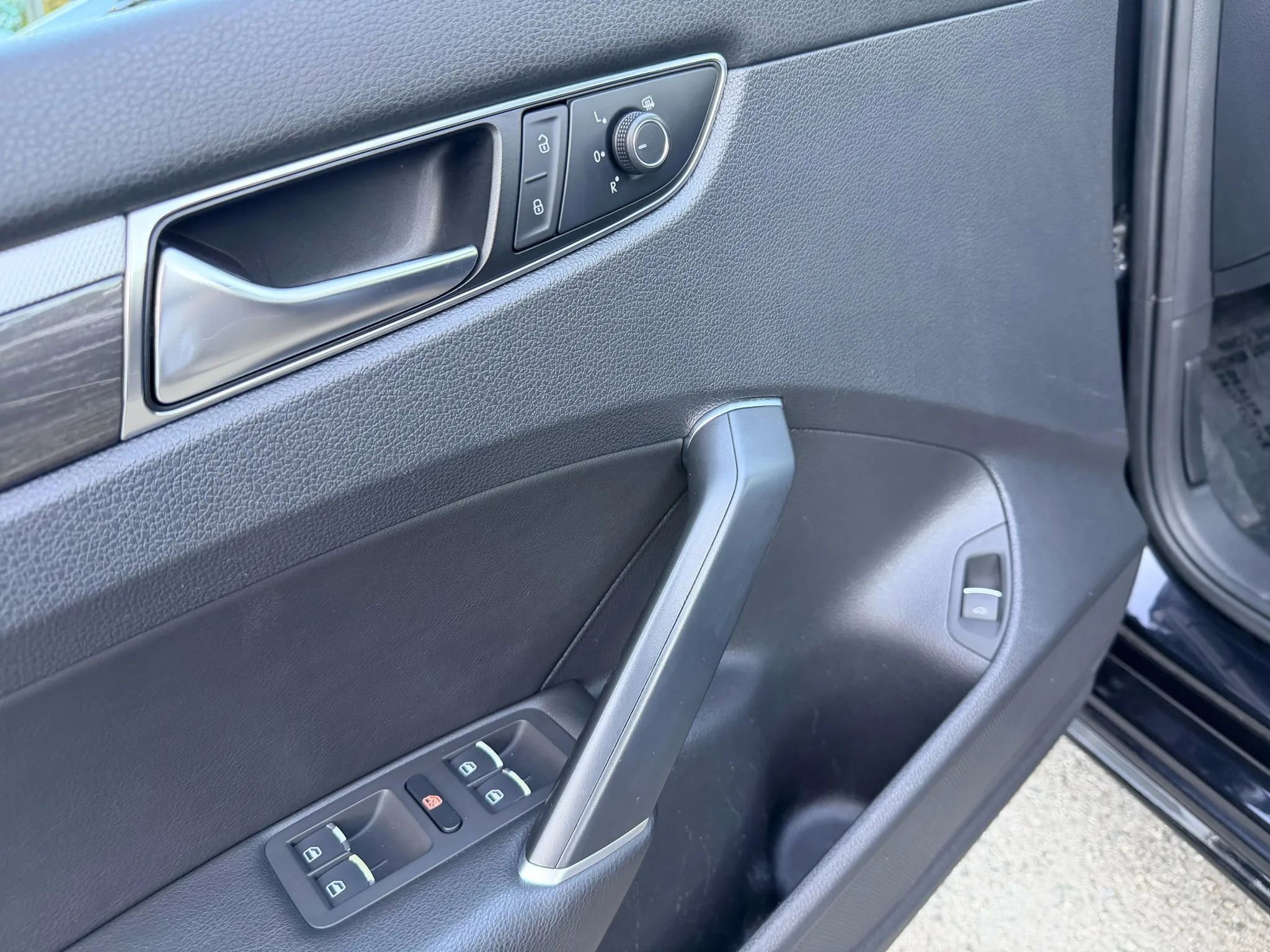 Used 2017 Volkswagen Passat 1.8T SE w/ SE Lighting Package image 18