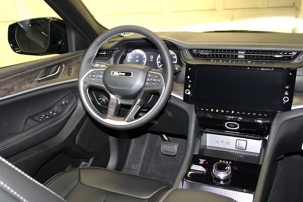 New 2027 Jeep Grand Cherokee Limited w/ MOPAR Finishing Package AWD/4WD image 13