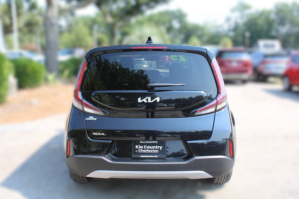 Certified 2025 Kia Soul LX w/ LX Technology Package FWD image 8