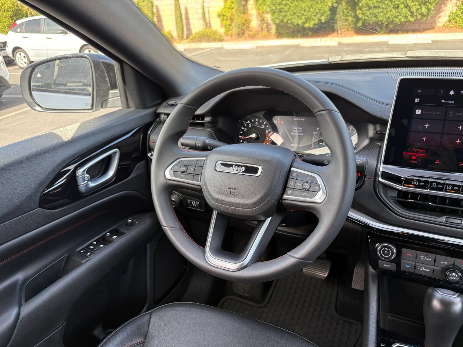 Used 2025 Jeep Compass Trailhawk AWD/4WD image 33