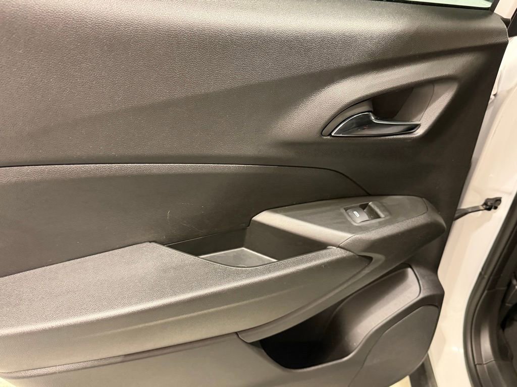 Used 2025 Chevrolet Trax LT w/ LT Convenience Package image 27