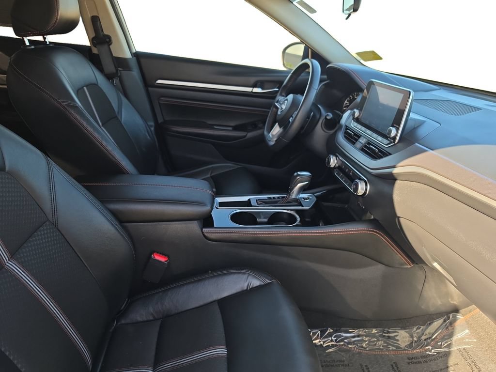 Used 2023 Nissan Altima 2.5 SR FWD image 15