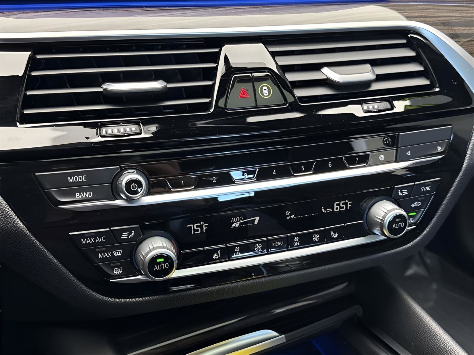 Used 2021 BMW 530i xDrive 530i xDrive w/ Premium Package image 19