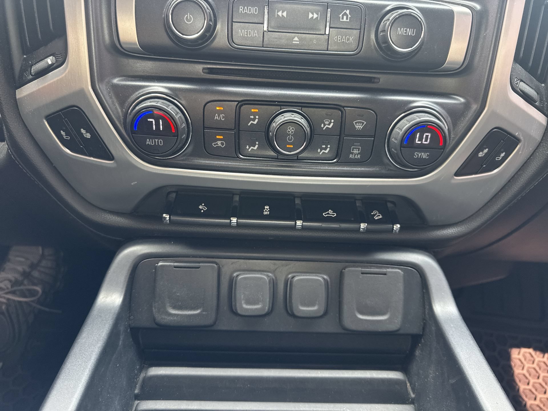 Used 2018 GMC Sierra 1500 SLT w/ SLT Premium Package AWD/4WD image 18