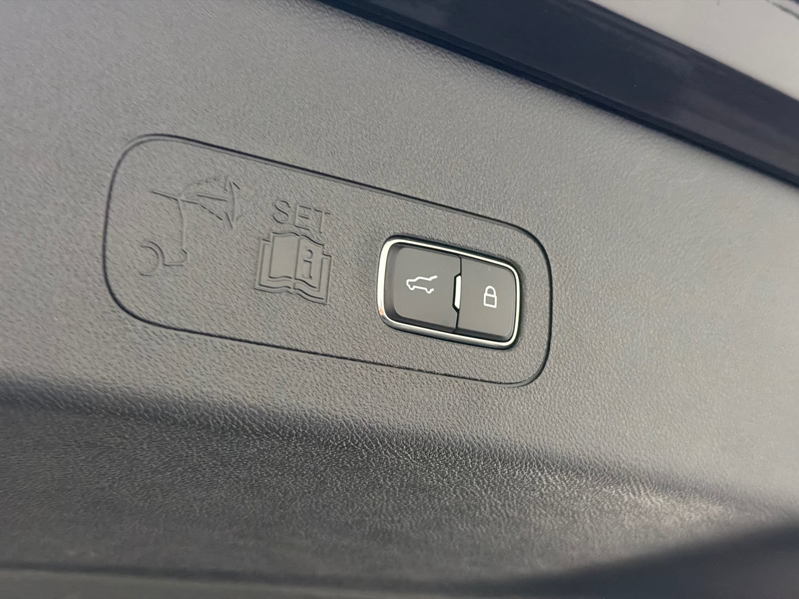 Used 2025 Lincoln Aviator Reserve AWD/4WD image 10
