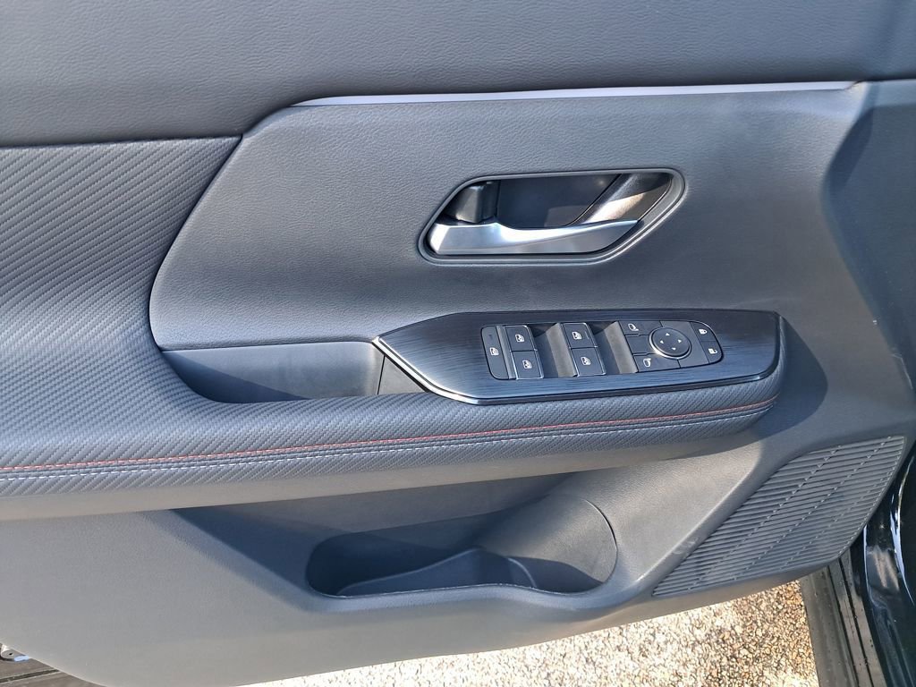 New 2026 Nissan Kicks SR w/ Cold Weather Package image 11