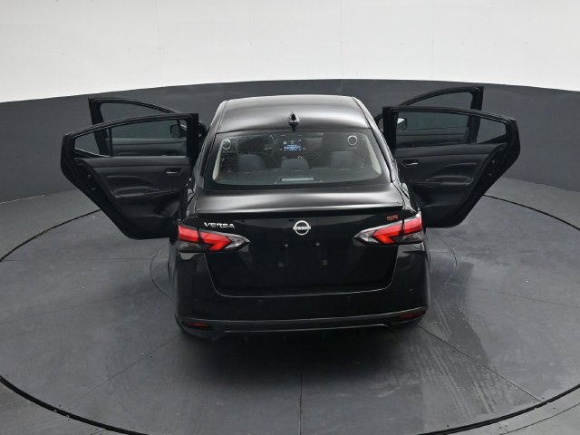 Used 2024 Nissan Versa SR FWD image 41