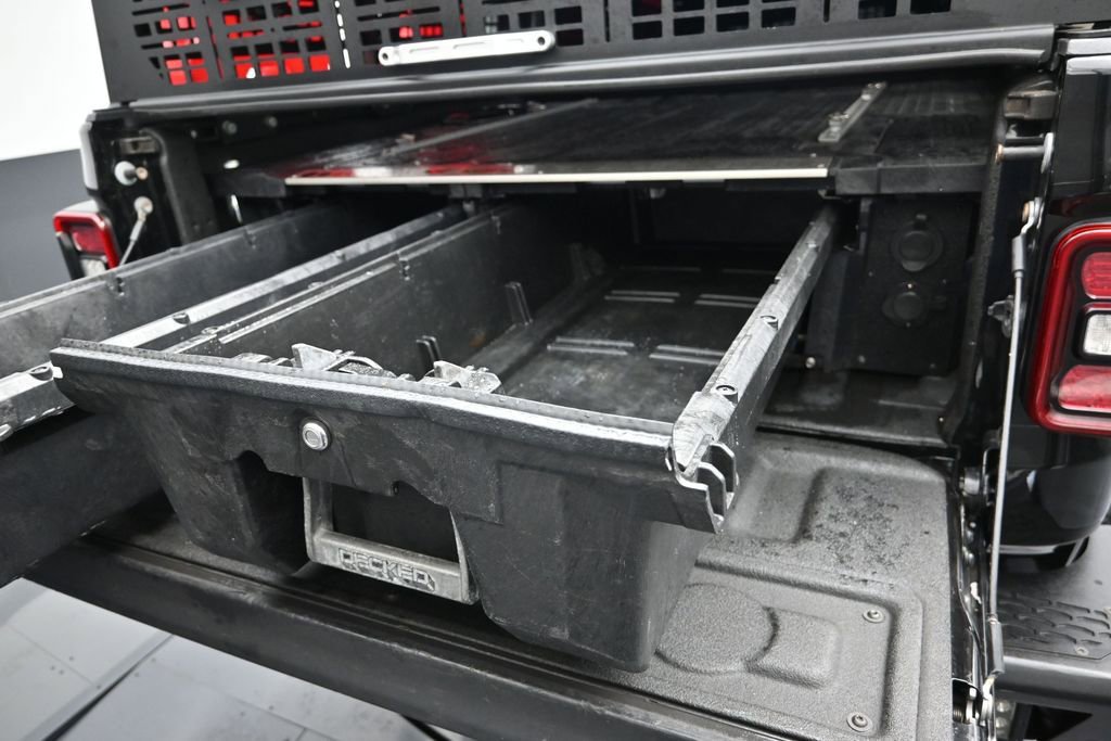 Used 2020 Jeep Gladiator Overland AWD/4WD image 19