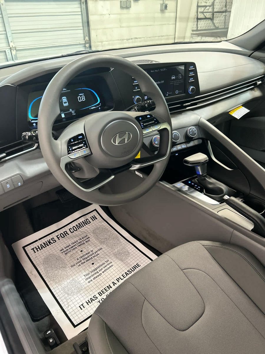 New 2026 Hyundai Elantra SE FWD image 9
