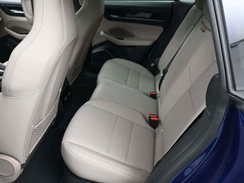 New 2025 Porsche Macan Electric RWD image 7