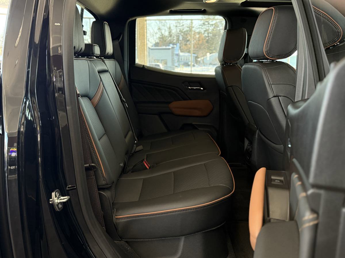 Used 2025 GMC Canyon AT4 w/ Technology Plus Package image 19