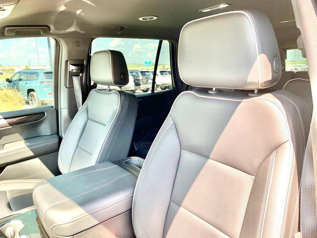 Used 2025 GMC Yukon Elevation RWD image 13