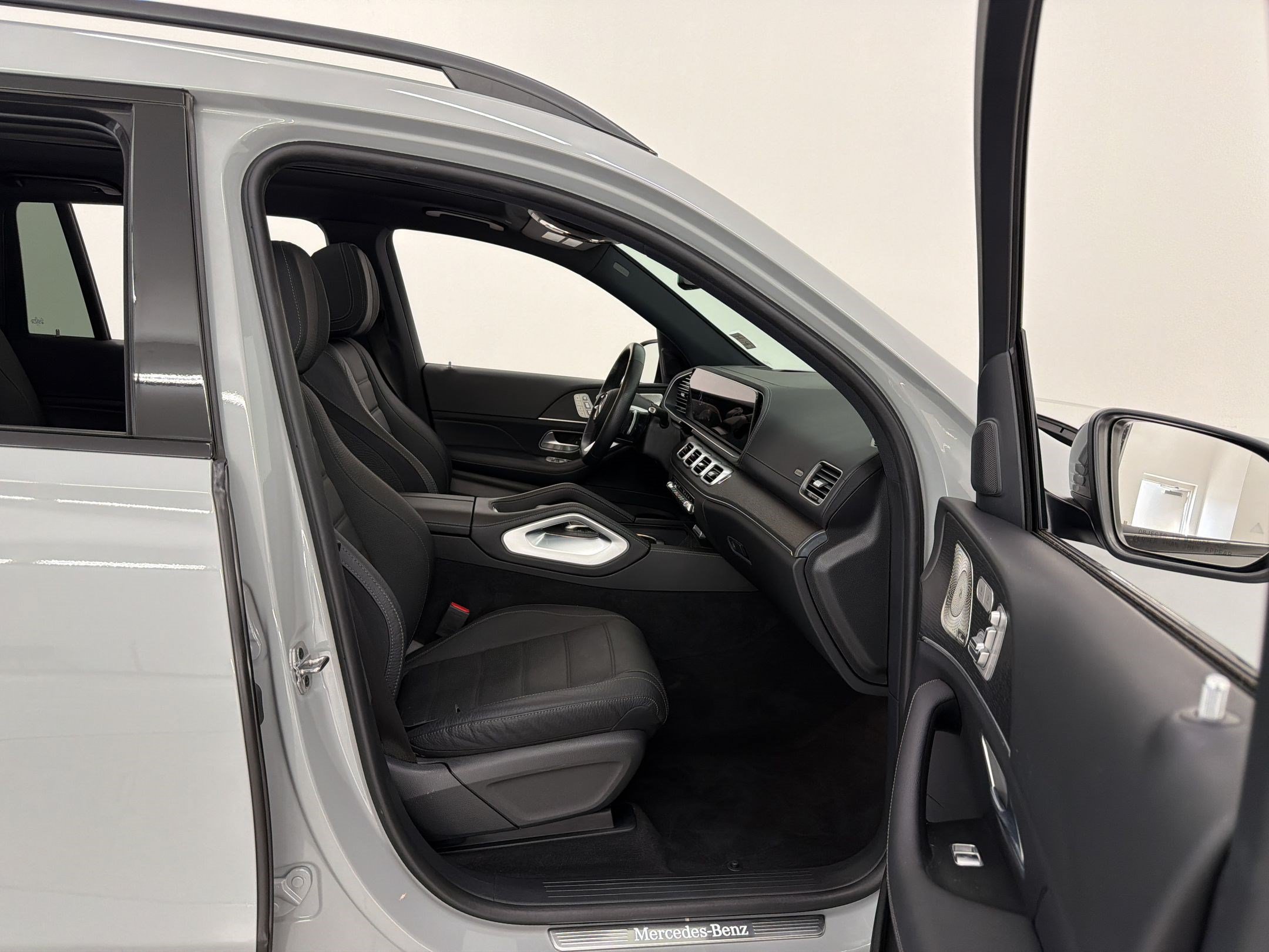 Used 2024 Mercedes-Benz GLS 450 4MATIC image 26
