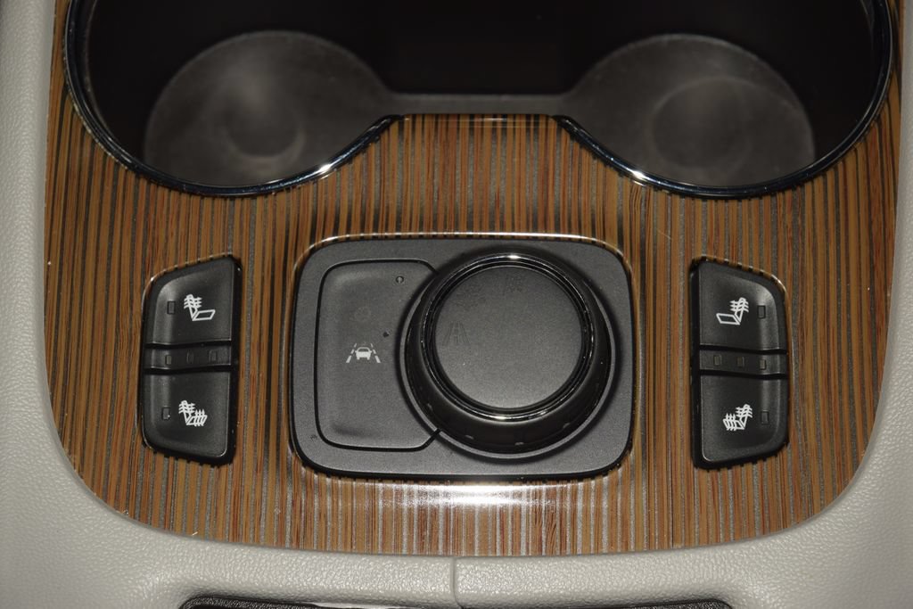 Used 2021 GMC Acadia SLE w/ Driver Convenience Package FWD image 33