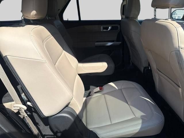 Used 2023 Ford Explorer XLT w/ Equipment Group 202A AWD/4WD image 18