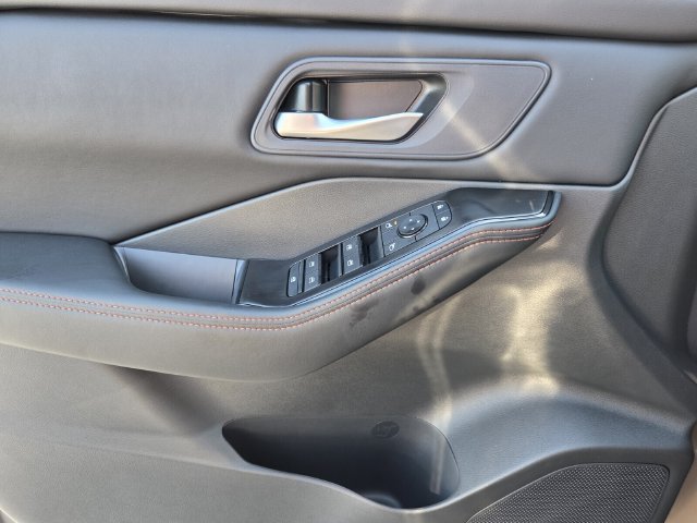 New 2026 Nissan Rogue SV AWD/4WD image 15