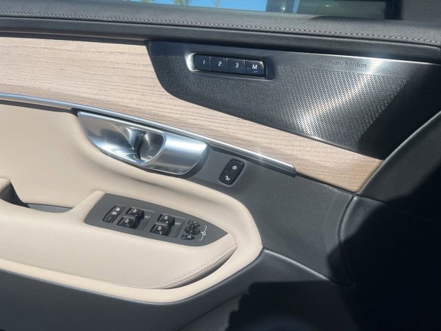 New 2026 Volvo XC90 B6 Plus w/ Protection Package Premier image 23