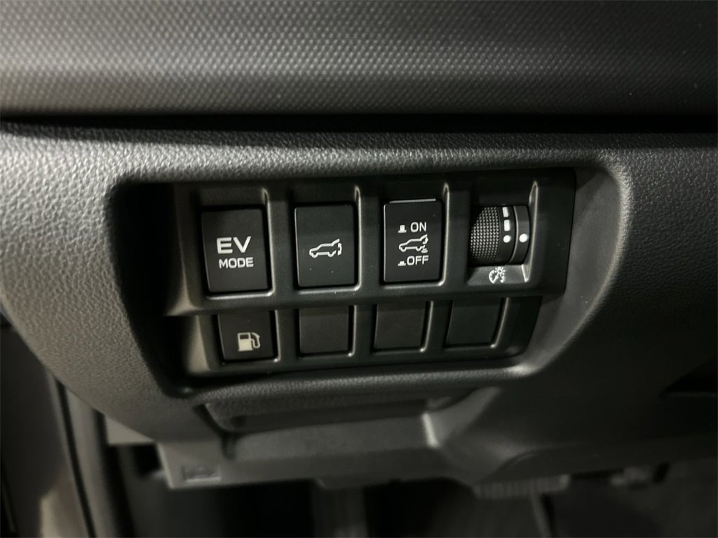 Certified 2025 Subaru Forester Limited w/ Popular Package image 17