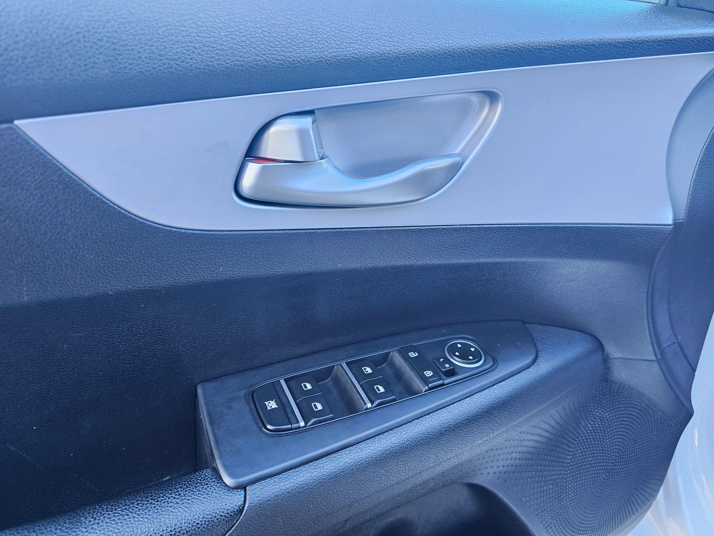 Used 2023 Kia Forte LXS w/ LXS Technology Package FWD image 29