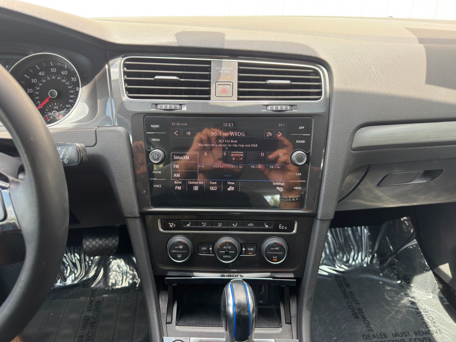 Used 2019 Volkswagen e-Golf SE w/ Driver Assistance Package FWD image 21