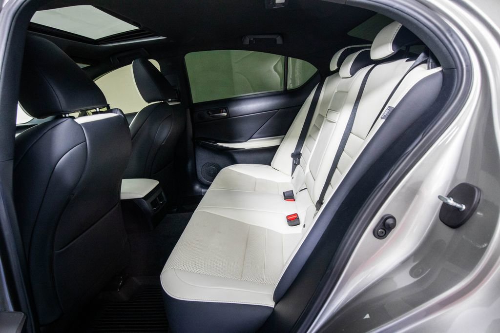 Used 2022 Lexus IS 350 F Sport RWD image 10