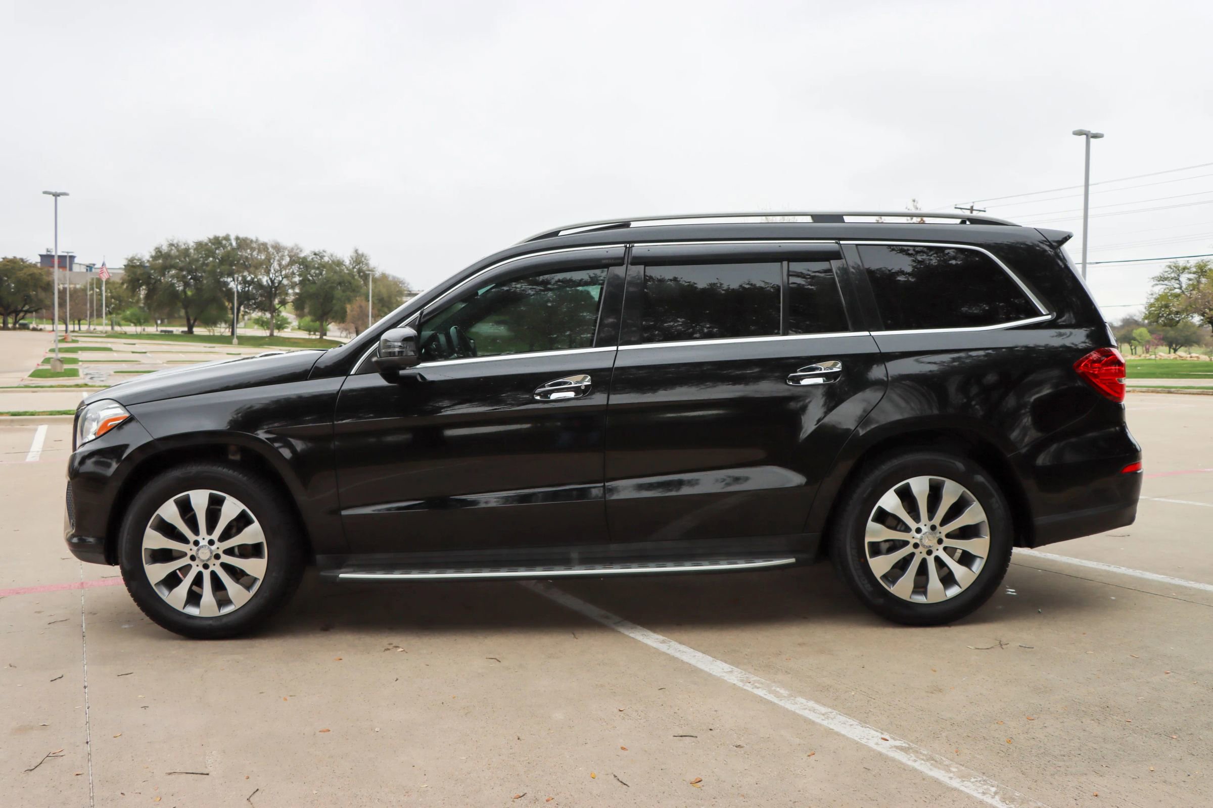 Used 2017 Mercedes-Benz GLS 450 4MATIC image 4