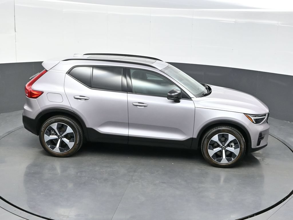 Used 2026 Volvo XC40 B5 Plus AWD/4WD image 31