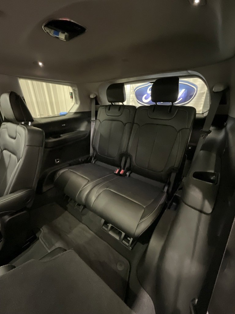 Used 2023 Jeep Grand Cherokee L Limited w/ Luxury Tech Group II image 12