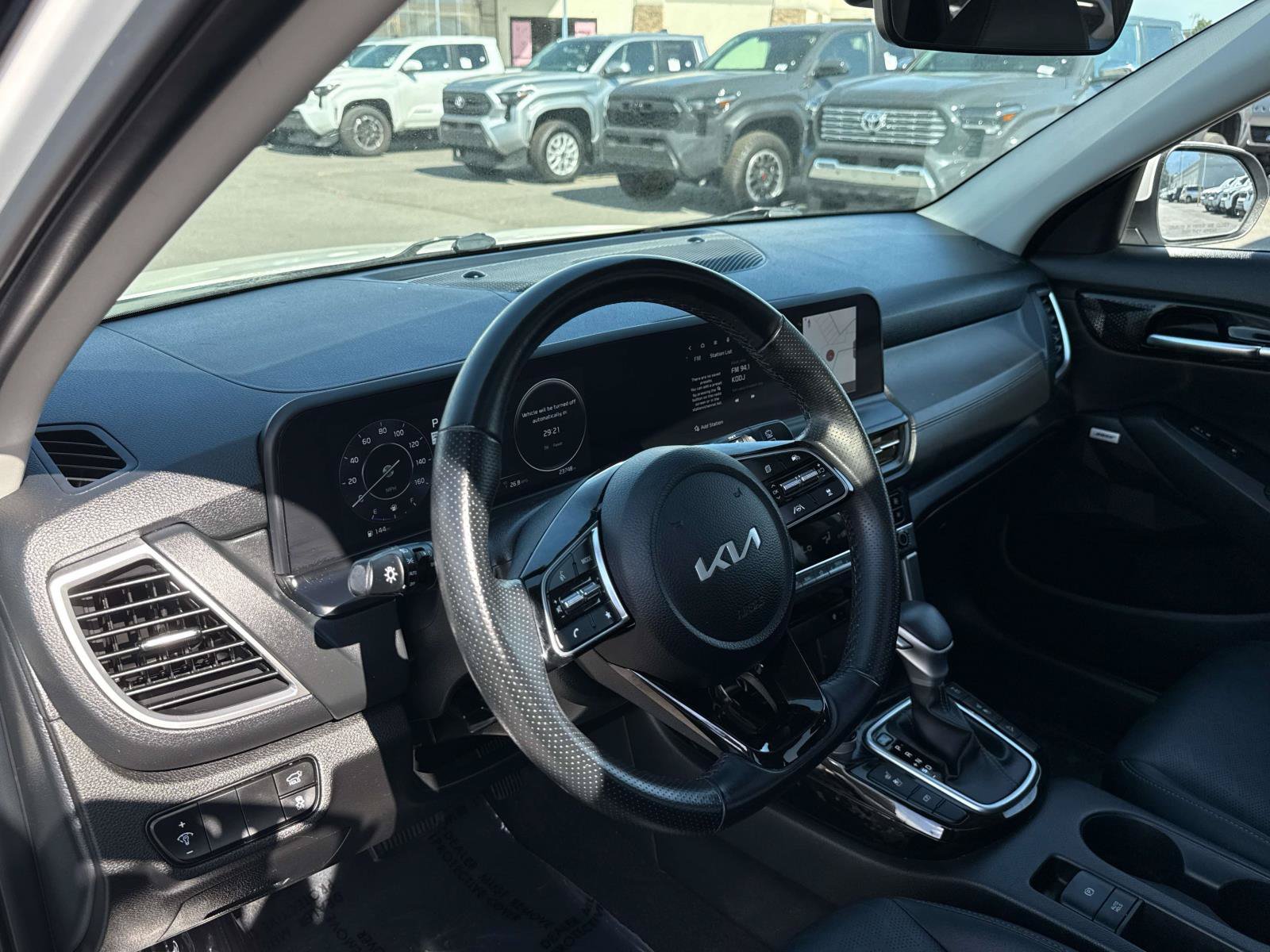 Used 2024 Kia Seltos SX w/ SX Sunroof Package AWD/4WD image 11