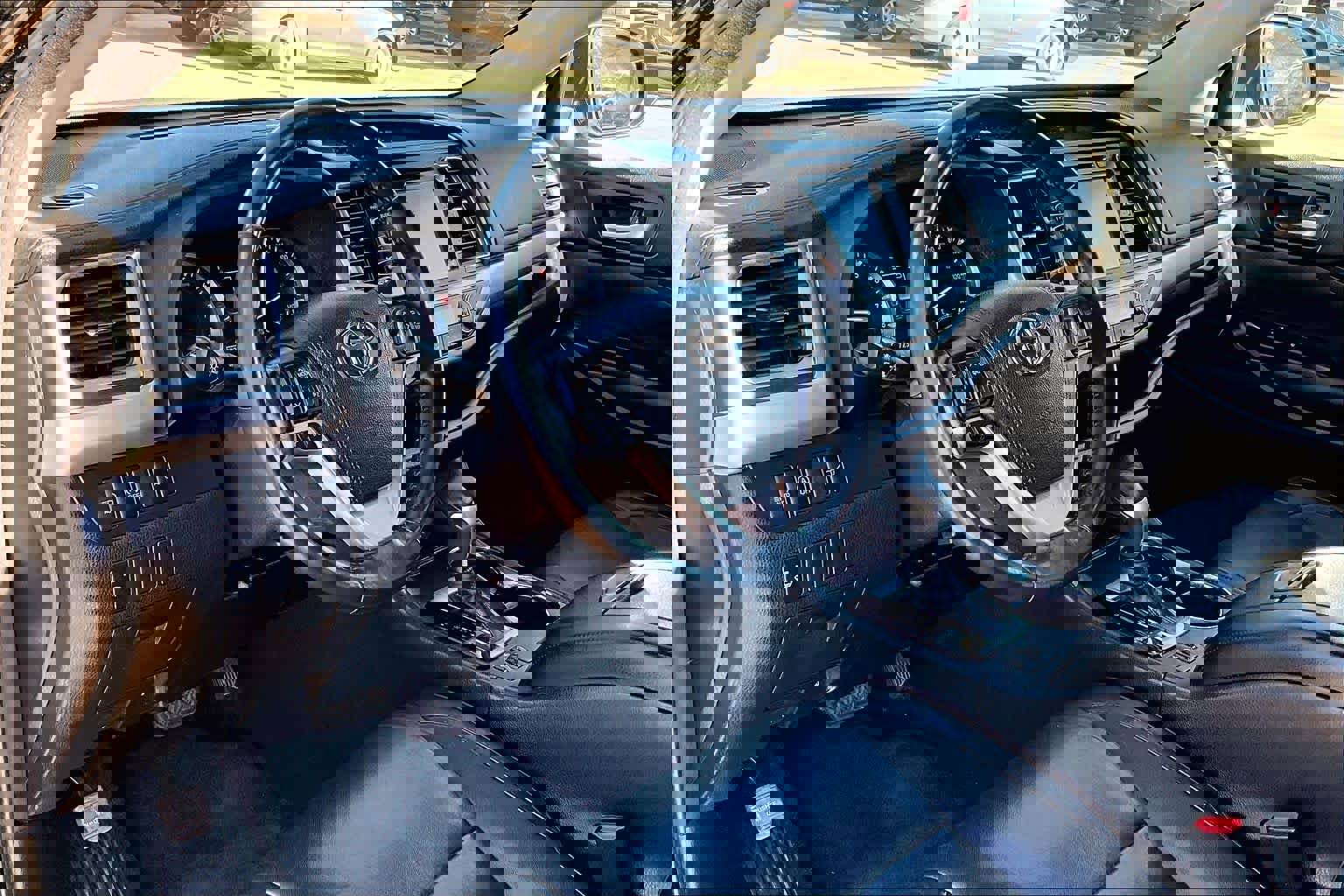 Used 2018 Toyota Highlander XLE image 15