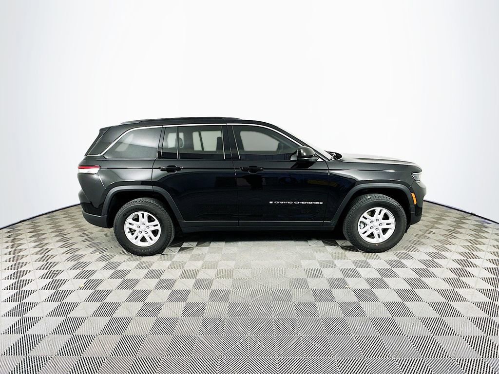 Certified 2025 Jeep Grand Cherokee Laredo w/ Luxury Tech Group I image 14