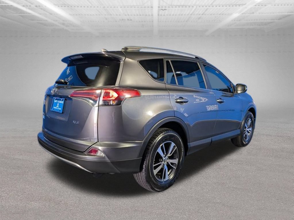 Used 2018 Toyota RAV4 XLE FWD image 5