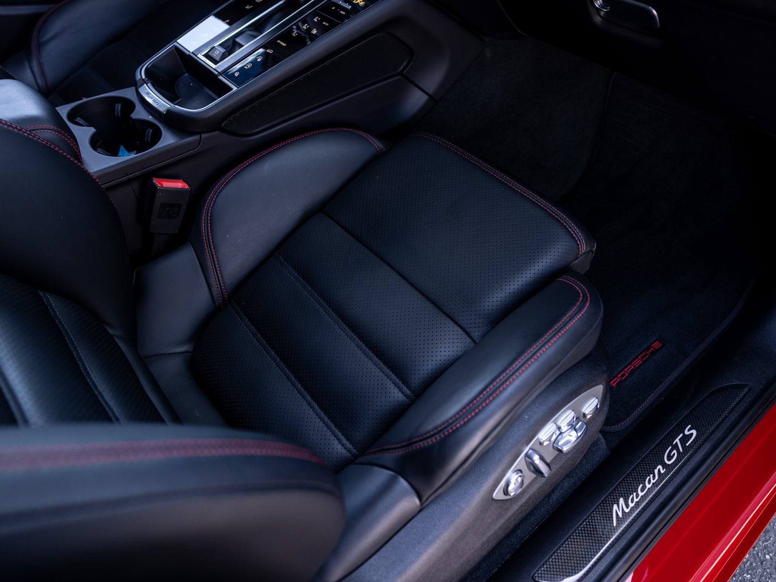 Certified 2024 Porsche Macan GTS AWD/4WD image 55