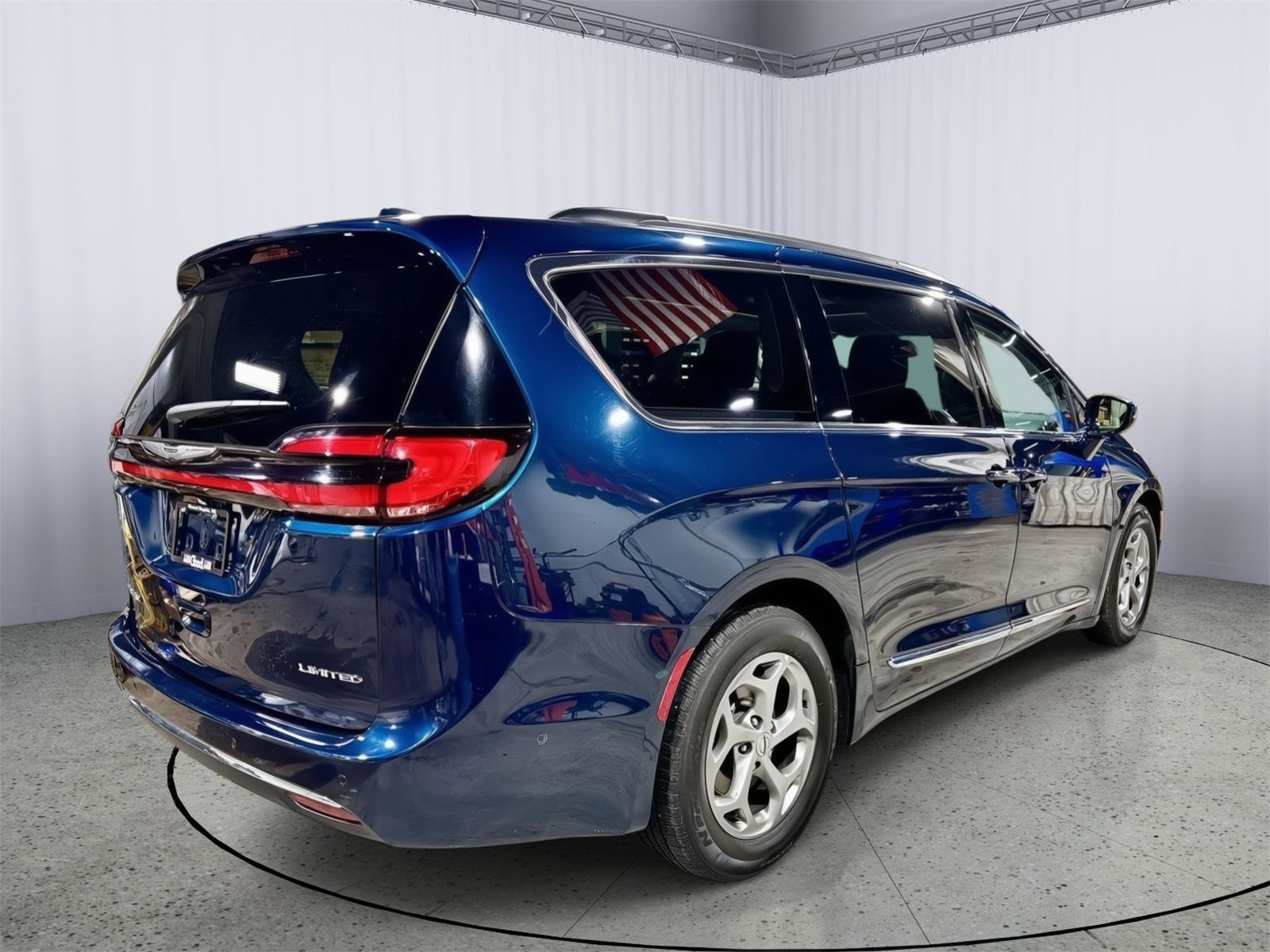 Used 2022 Chrysler Pacifica Limited image 6