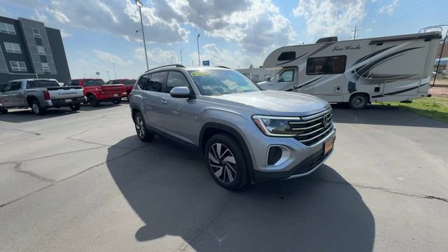Used 2025 Volkswagen Atlas SE AWD/4WD image 2