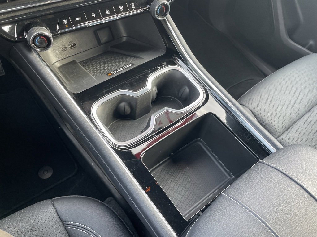 Used 2025 Chevrolet Traverse LT image 18