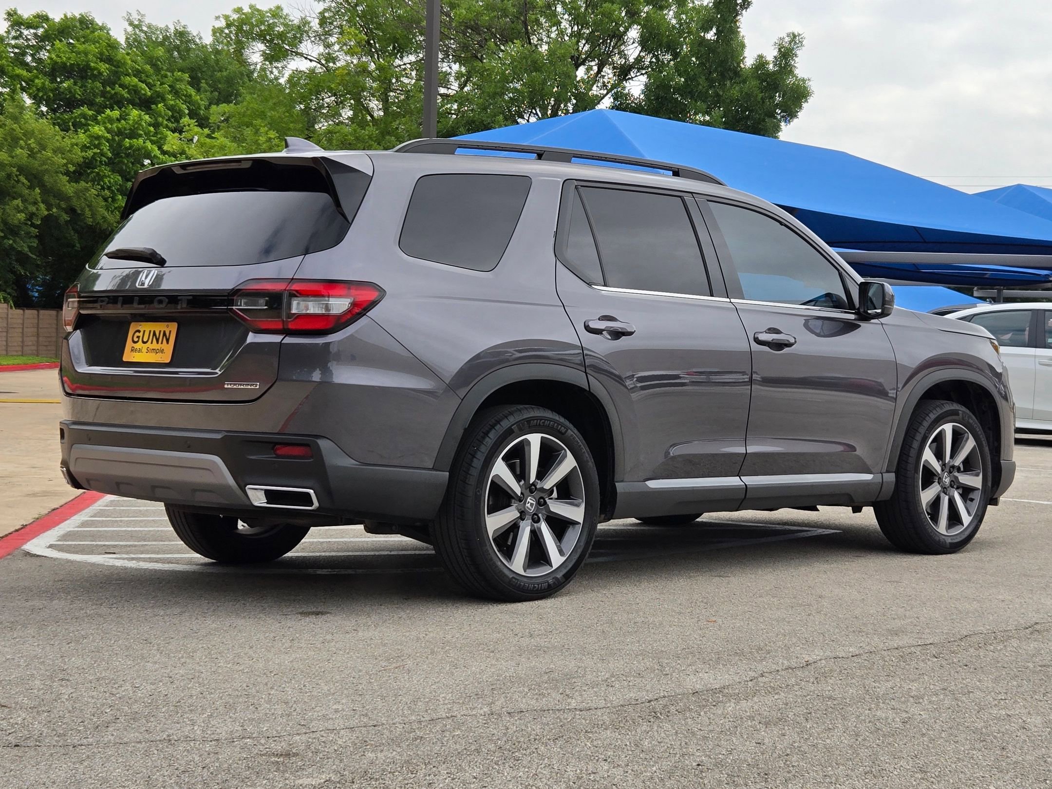 Used 2023 Honda Pilot Touring image 3