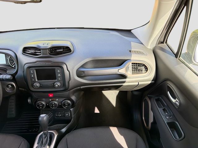Used 2017 Jeep Renegade Latitude w/ Popular Equipment Group FWD image 17