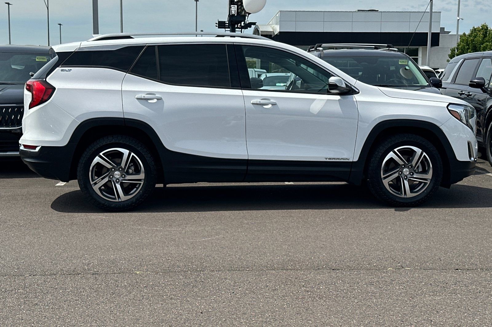 Used 2019 GMC Terrain SLT w/ Preferred Package FWD image 3