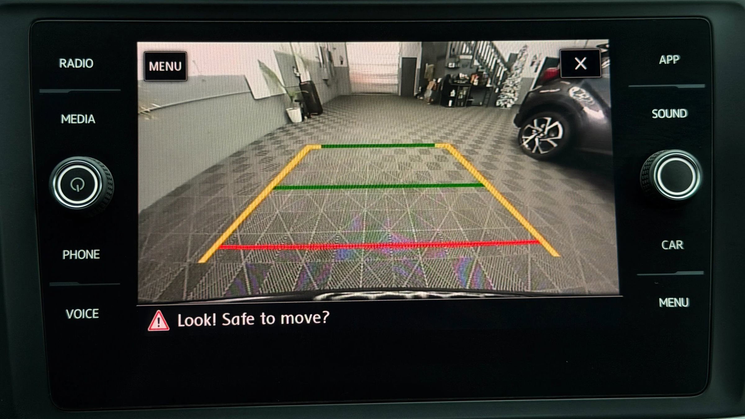 Used 2018 Volkswagen Atlas SE image 16