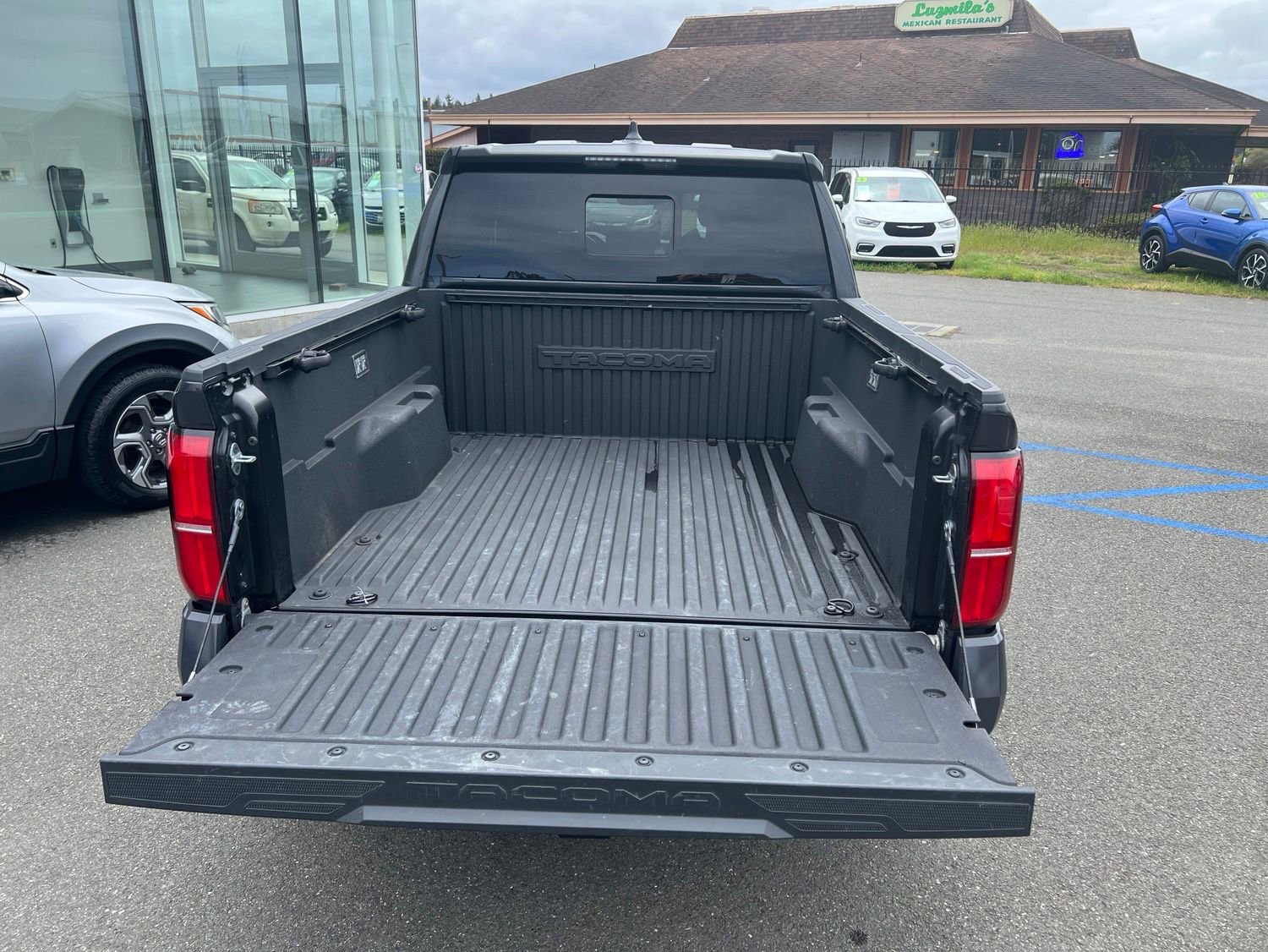 Used 2025 Toyota Tacoma SR5 AWD/4WD image 8