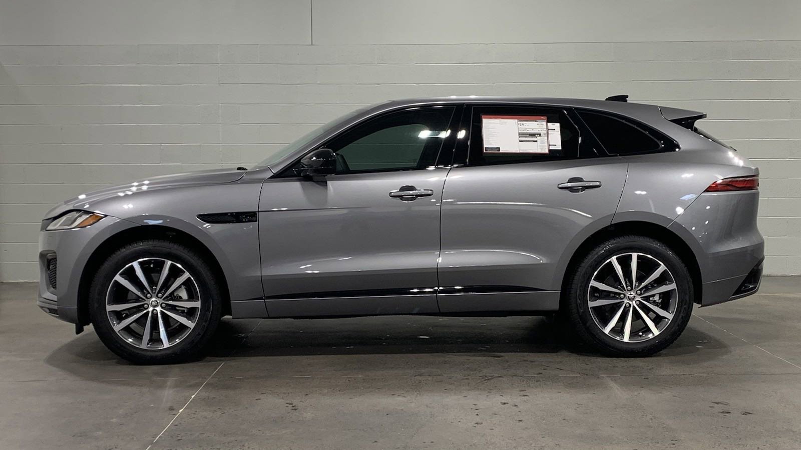 Certified 2025 Jaguar F-PACE R-Dynamic S image 4