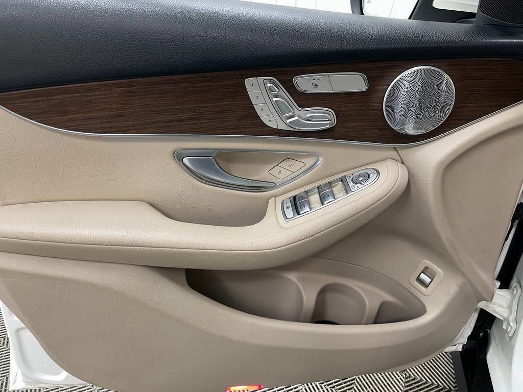 Used 2021 Mercedes-Benz GLC 300 GLC 300 image 26